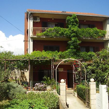 Apartments Srhoj Stari Grad  Esterno foto