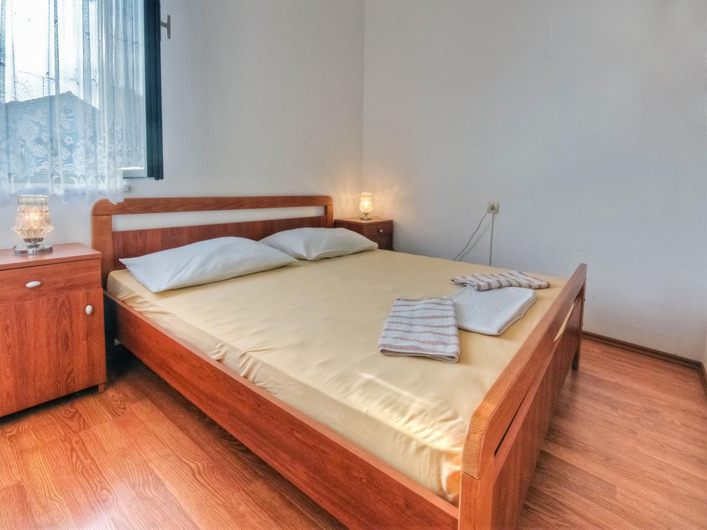 Apartments Srhoj Stari Grad  Esterno foto