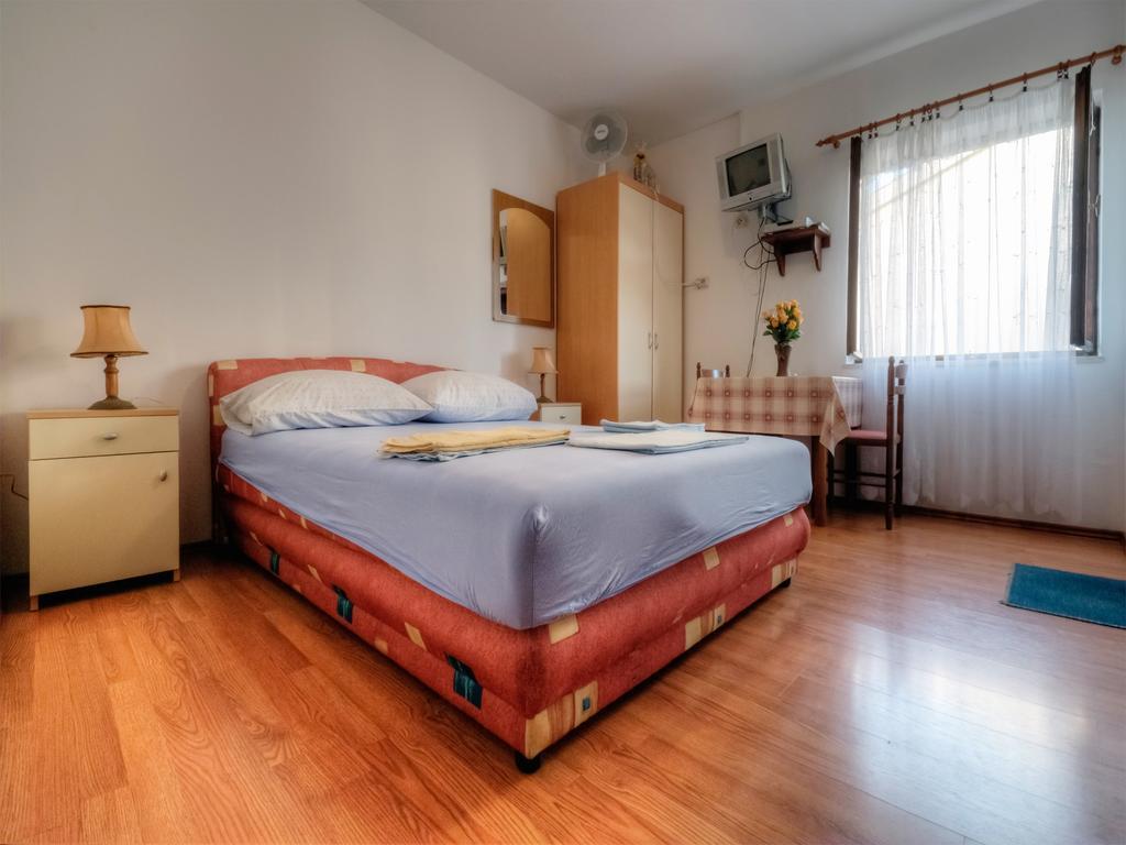 Apartments Srhoj Stari Grad  Esterno foto
