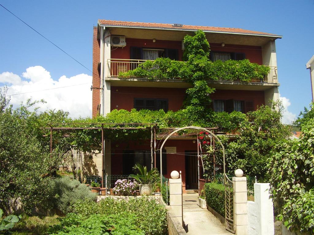 Apartments Srhoj Stari Grad  Esterno foto