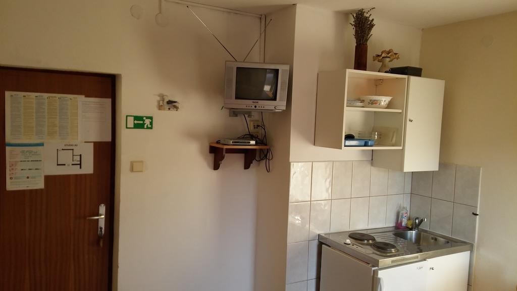 Apartments Srhoj Stari Grad  Esterno foto