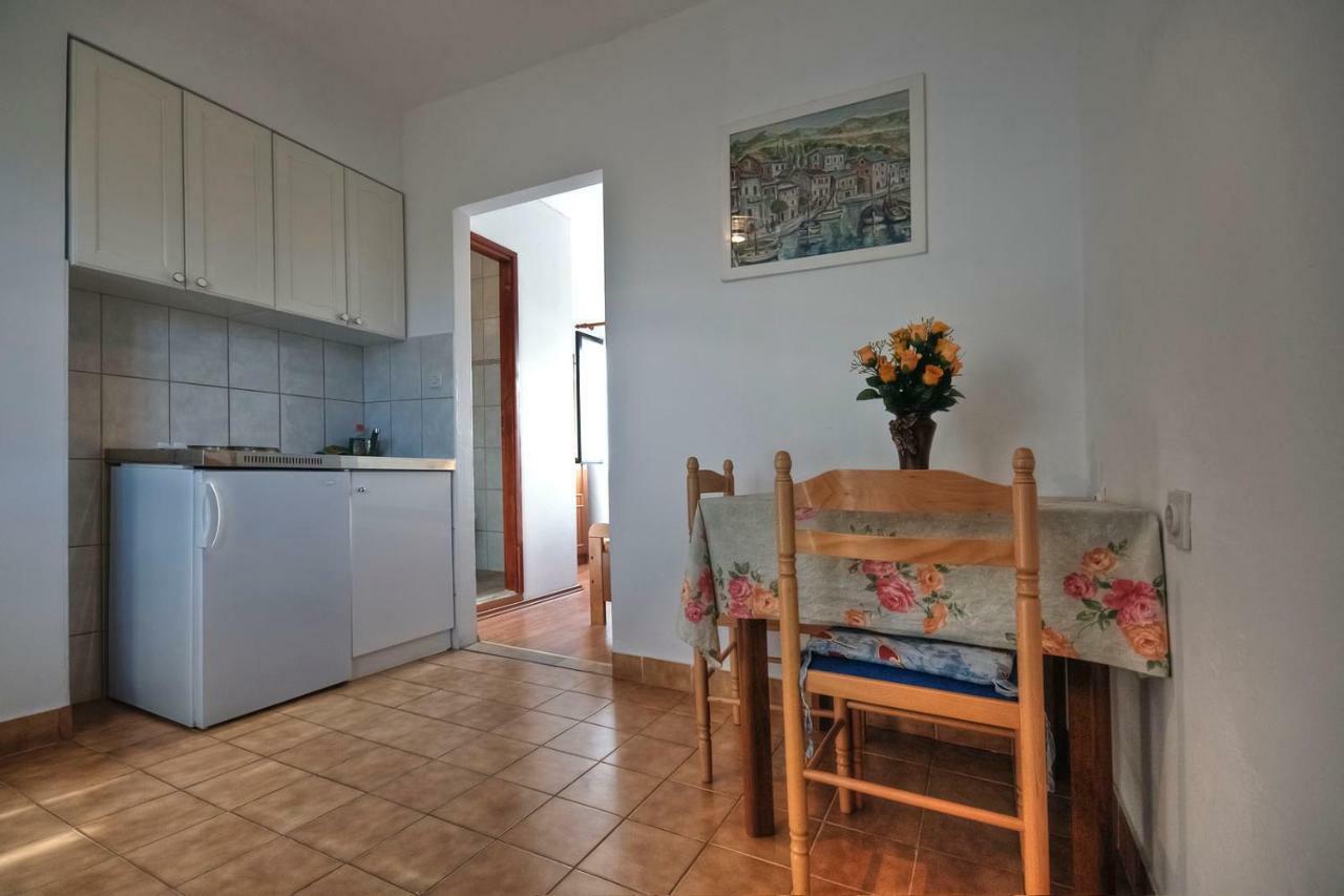 Apartments Srhoj Stari Grad  Esterno foto