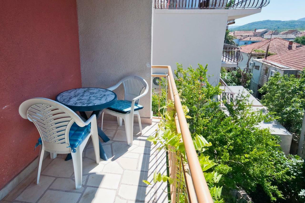 Apartments Srhoj Stari Grad  Esterno foto