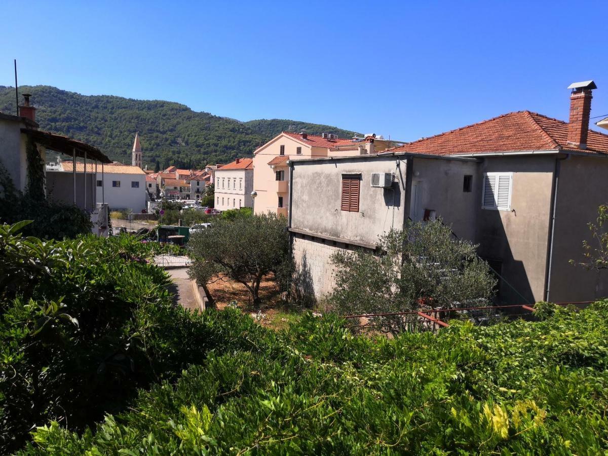 Apartments Srhoj Stari Grad  Esterno foto