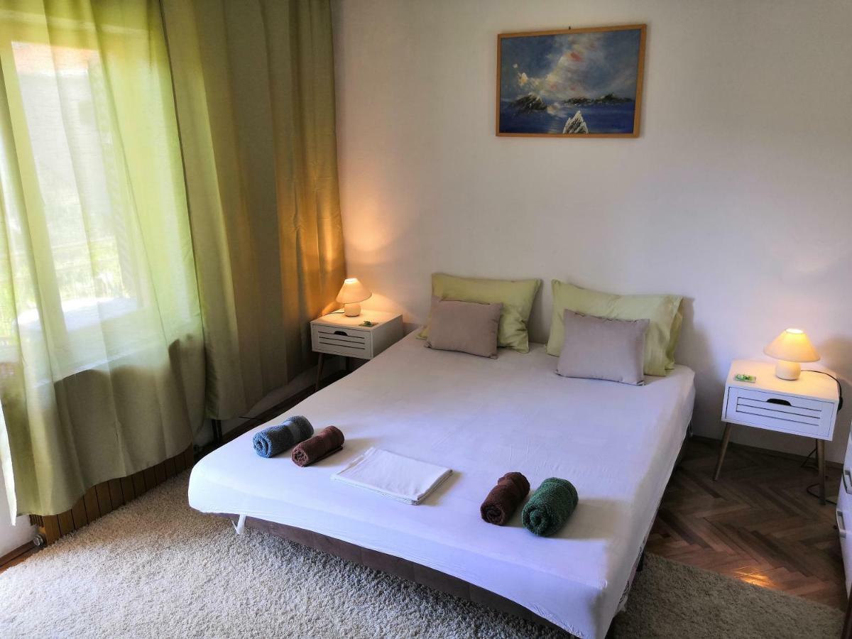 Apartments Srhoj Stari Grad  Esterno foto