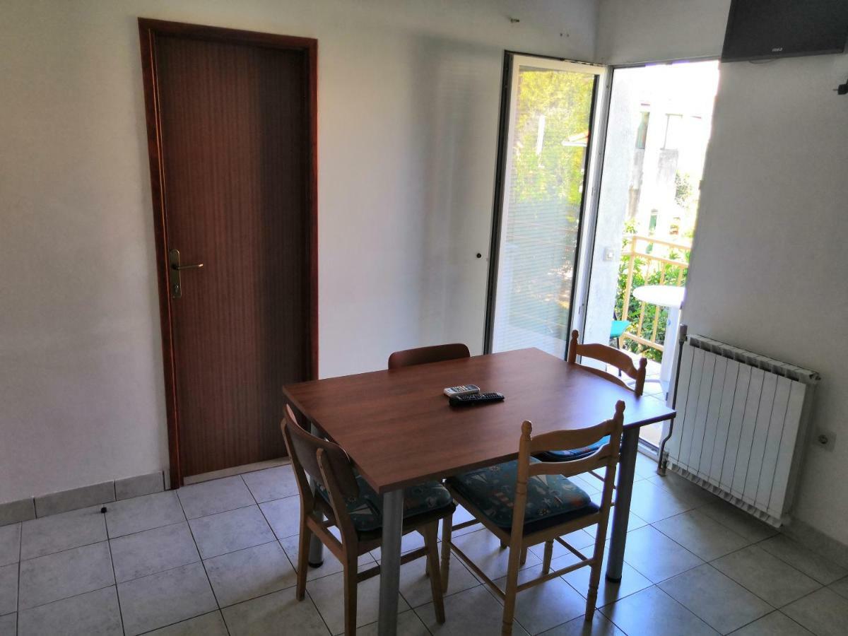 Apartments Srhoj Stari Grad  Esterno foto